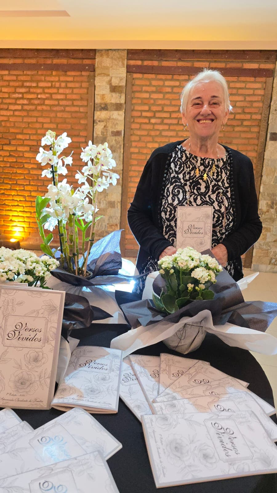 Noite de Autógrafos Celebra o Lançamento do Livro Versos Vividos, de Maria Aparecida Boalento