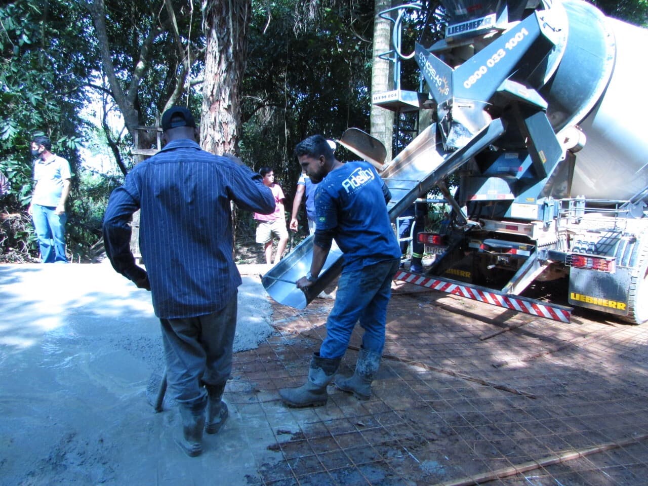 Estradas de concreto facilitam vida no campo
