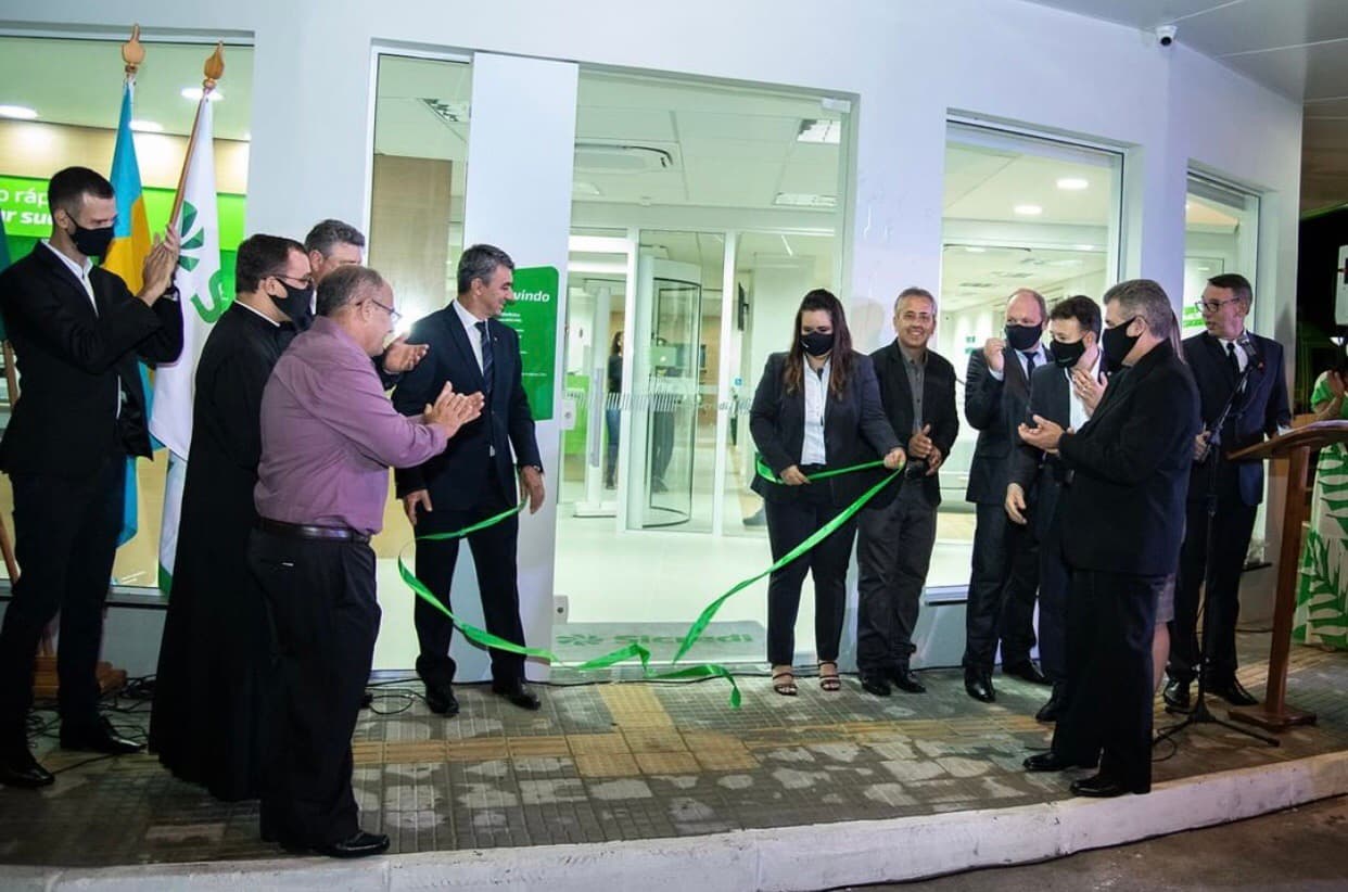 Em noite histórica, Sicredi entrega agência para Tabuleiro (MG)